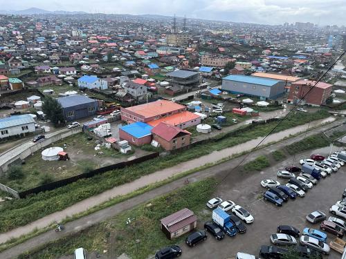 Айлын хүүхдүүдэд атаархчихлаа