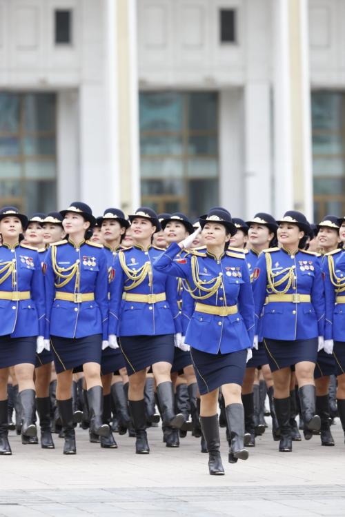 Ц.Онон: Хувцсаа дүрмийн дагуу өмсөөд, гутлаа тосолж, үсээ жимбийтэл нь боогоод алхах сайхан